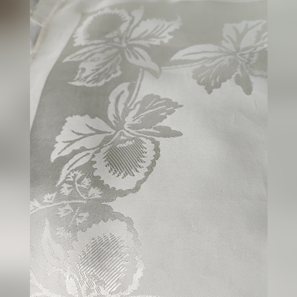 2 WHITE VINTAGE SILK DAMASK DINNER NAPKINS